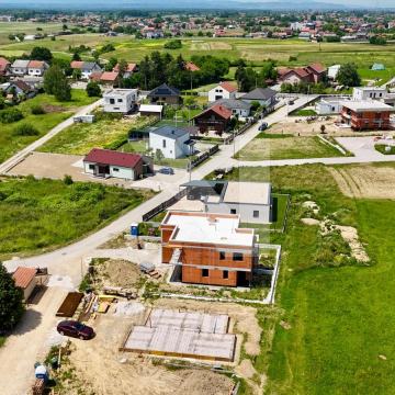 Novogradnja – obiteljska kuća 106 m² s vrtom i 3 parkirna mjesta