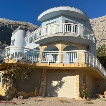 Novoizgrađena dvokatnica Baška Voda