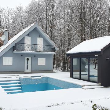 Novo izgrađena kuća u Lici, 5 min od A1, izlaz sv. Rok