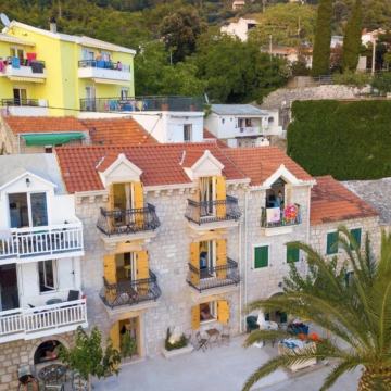 Novouređena kamena kuća prvi red uz more, Makarska Rivijera