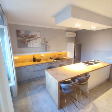 Novouređeni komforan stan na Bulevardu