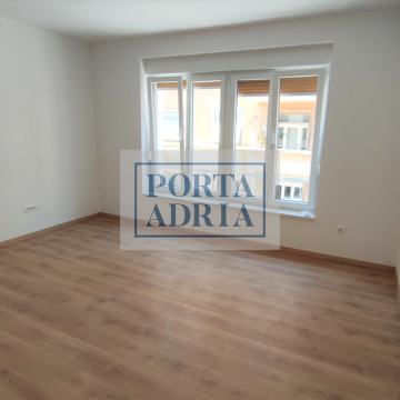 NOVOUREĐENO***TRI UREDA, BLIZINA SUDA, OSIGURANO PARKIRNO MJESTO