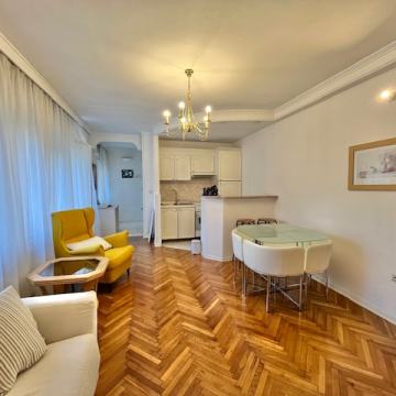 Novouredjen stan 30m2 blizu Dzamije