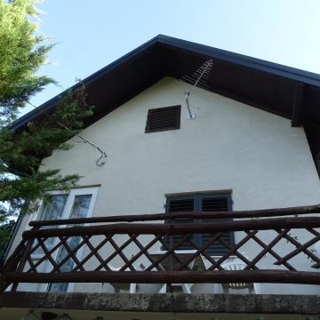 Kuća okružena zelenilom-Vukomeričke Gorice (Kozjača)