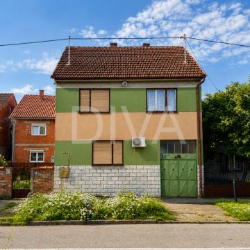 Obiteljska kuća s 838 m² placa – Vladimira Gortana