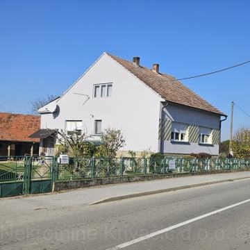 Obiteljska kuća s gospodarskim zgradama