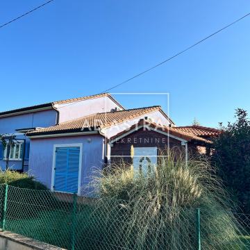 Obiteljska kuća nedaleko mora i centra grada