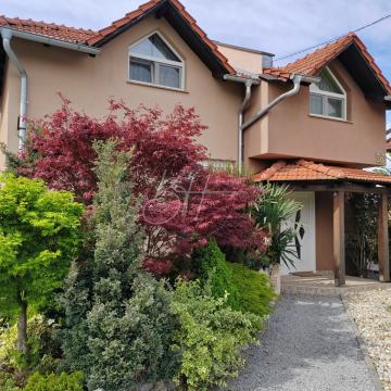 Obiteljska kuća s okućnicom, 183 m2