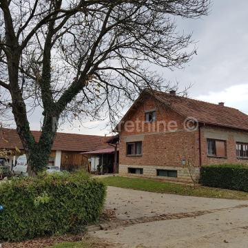 Rovišće, Kovačevac, obiteljsko gospodarstvo s voćnjakom i uhodanim pos