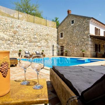 OBNOVLJENA STARINA S BAZENOM, POGODNA ZA TURIZAM