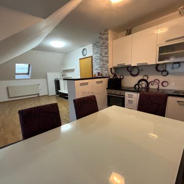 ODLIČAN OBITELJSKI STAN 93,56M2 (obračunski)