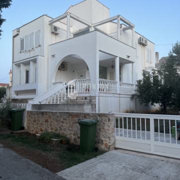 OLIB-POSEBNA SAMOSTOJEćA KUĆA 80 METARA OD MORA-POGLED