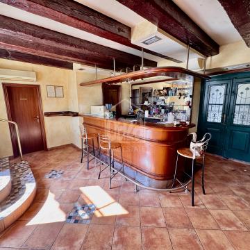 Orehovica, djelomično obnovljena starina sa dvorišnim objektom, 149.00