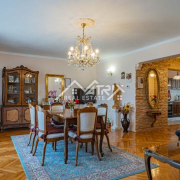 Osijek, Kuća s poslovnim prostorom i velikim dvorištem