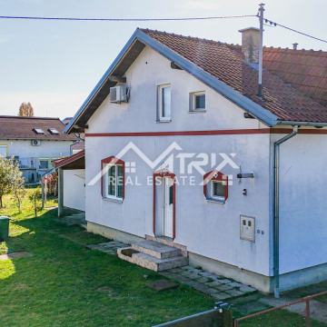 Osijek, Obiteljska kuća s terasom i potkrovljem, 2 kupaonice