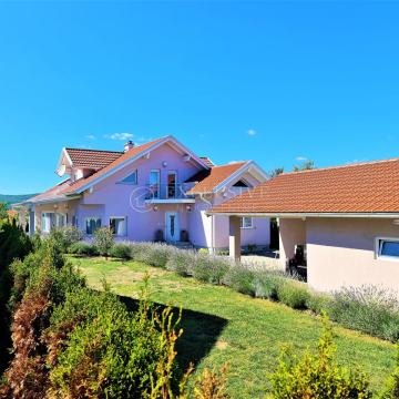 SNIŽENO!!!OTOČAC - PREDVINA KUĆA/VIKENDICA BLIZU RIJEKE GACKE