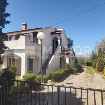 OTOK KRK, LINARDIĆI - Kuća s pet apartmana