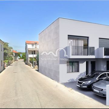 OTOK MURTER- KUĆA SA DVIJE STAMBENE JEDINICE- 70M OD MORA- S1- 86m2