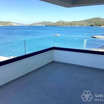 Moderan apartman (87 m2), prvi red do plaže na Murteru