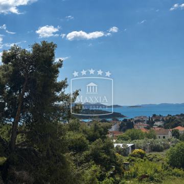 Pakoštane - atraktivna kuća sa uređenom okućnicom! 649.000 EUR