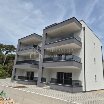 Pakoštane, novogradnja, stan s vrtom u prizemlju, S1