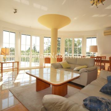 Pantovčak, 4s stan, 2 terase, 2 parkinga, zajednički vrt