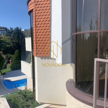 PANTOVČAK- DONJE PREKRIŽJE-VILLA S BAZENOM I PREKRASNOM OKUĆNICOM