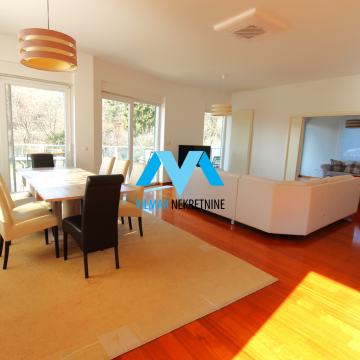 Pantovčak, prostrani, 4s stan, terase, parking, vrt