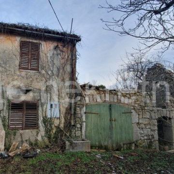 Pasjak - dvije kuće za adaptaciju