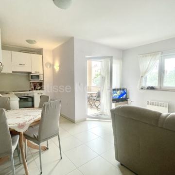 Peroj - Dvosoban stan u prizemlju sa terasom!