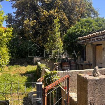 PETRČANE - mala kuća za rekonstrukciju od 30 m2!