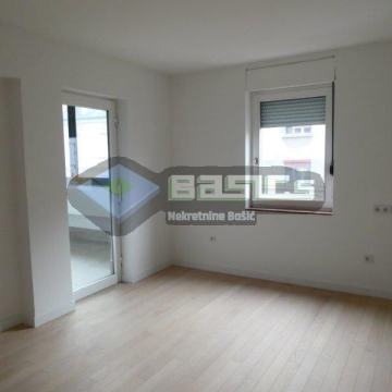 PETROVA -4soban, 130 m2, 1.kat, p.m.