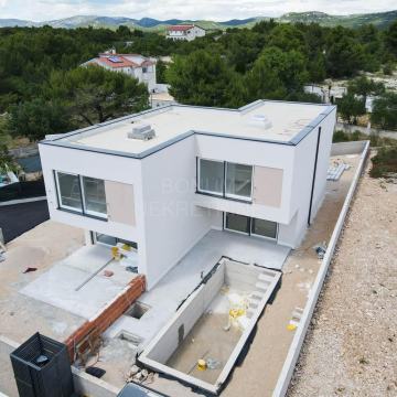 Pirovac, luksuzna dvojna kuća s bazenom