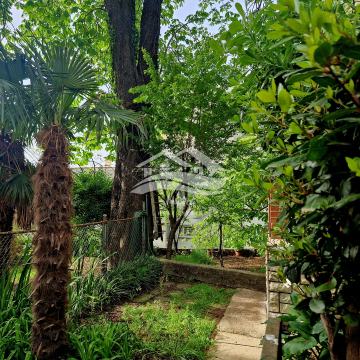 PODMURVICE, 3S+DB stan u blizini centra sa velikim vrtom, RIJETKOST