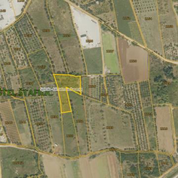 Poljoprivredno zemljište, Kaštel Štafilić, 3213 m2