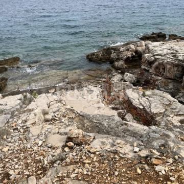ŠOLTA - Poljoprivredno zemljište PRVI RED  Grohote, 7900 m2