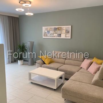 Poluotok, 75m2 novouređeni stan