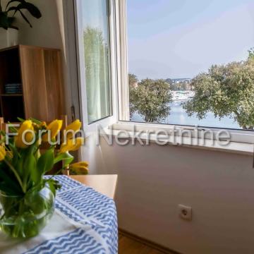 Poluotok, stan 27m2 1.red do mora