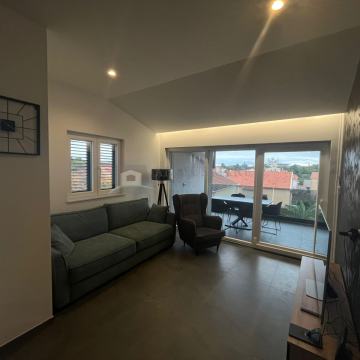 NOVO U PONUDI, odlična lokacija, Dvosoban namješteni stan, Vodice