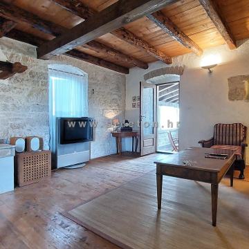 Poreč - iznajmljuje se kamena kuća površine 83 m2