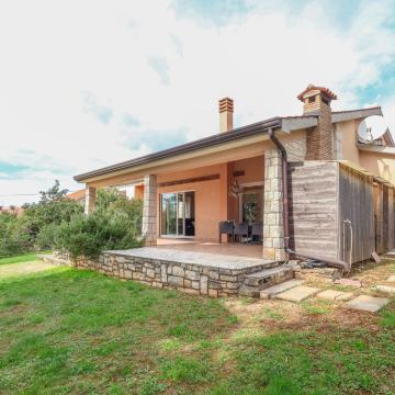POREČ-PRIZEMNICA SA BAZENOM I STUDIO APARTMANOM NA PRODAJI