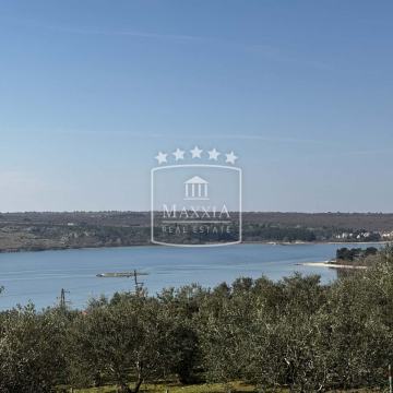 Posedarje - uređena kuća panoramski pogled 883 m2 zemljišta! 235000€