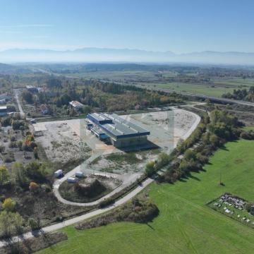 Poslovni objekt sa pripadajućim dvorištem, 45522 m2