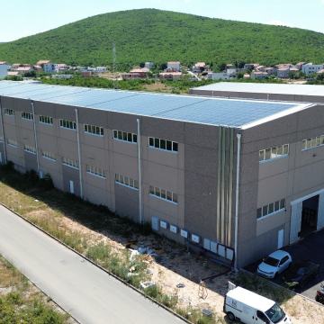 poslovni prostor Dicmo, hala 2970m2 i solarna elektrana 488kW