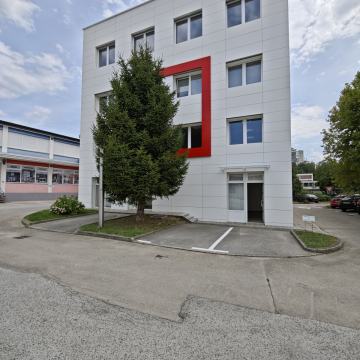 Poslovni prostor: Karlovac, uredski, 80.40 m2