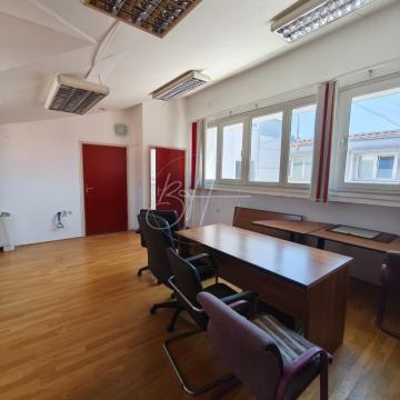 Poslovni prostor za najam – centar Pule, 27 m²