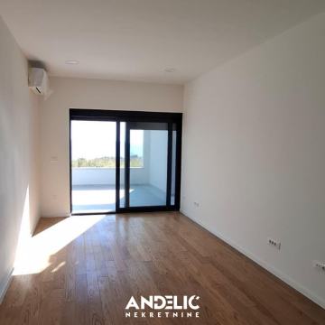 POSLOVNI PROSTOR U NOVOGRADNJI - ŽNJAN SPLIT
