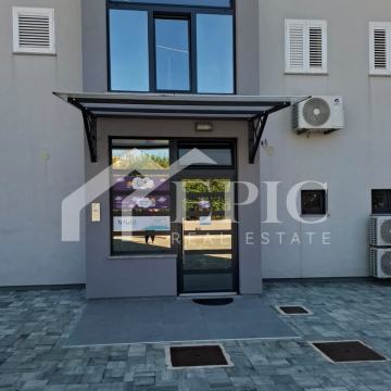 POSLOVNI PROSTOR NA ODLIČNOJ LOKACIJI