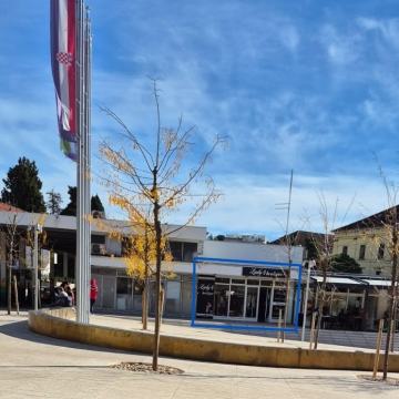 Poslovni prostor: Rovinj, zakup, Autobusni kolodvor, 37,98 m2