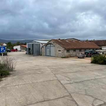 Stari Grad, Hvar, Posl.prost./Hale:100m2, 44m2, 40m2 i 13m2 komora